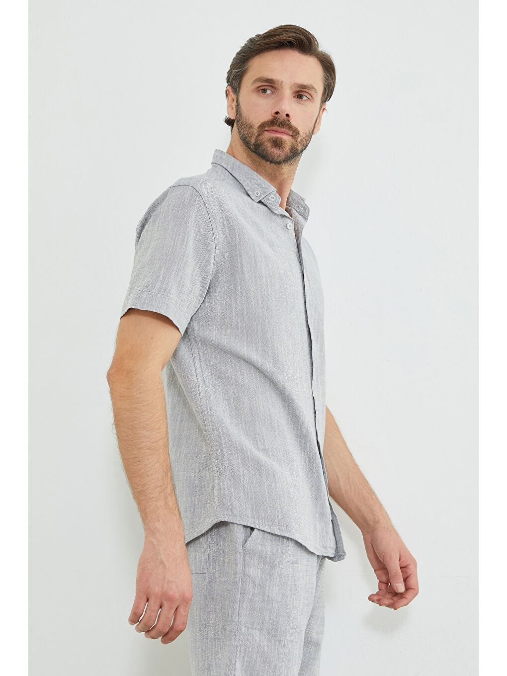 Gri Flamlı Düğmeli Keten Görünümlü Gömlek-3