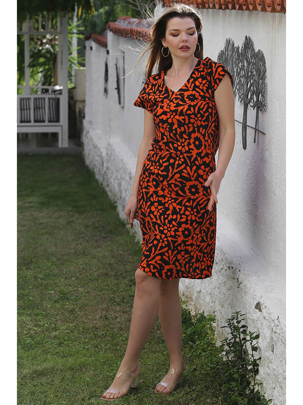 Siyah V Yaka Düşük Kol Allover Baskılı Casual Viskon Dokuma Elbise 115 66-2