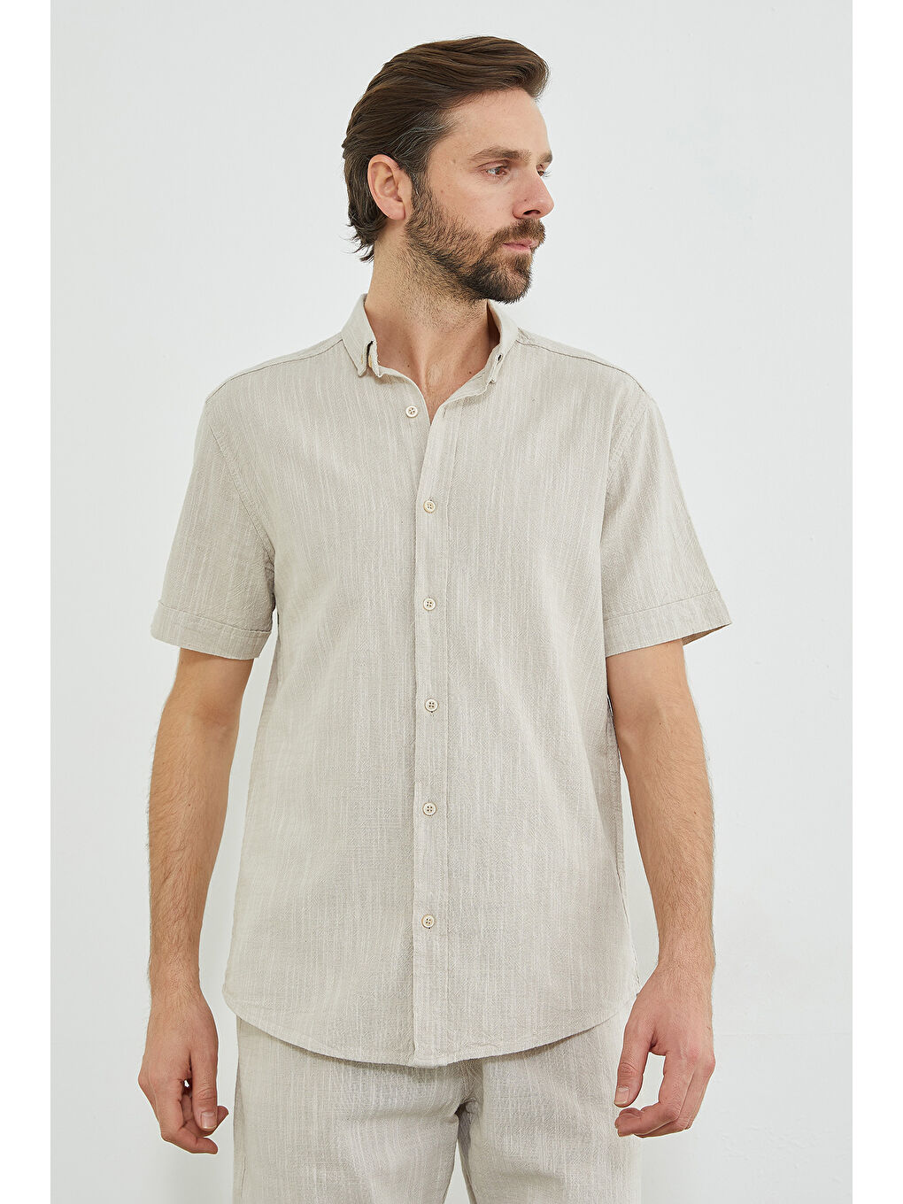 Bej Flamlı Düğmeli Keten Görünümlü Gömlek-2