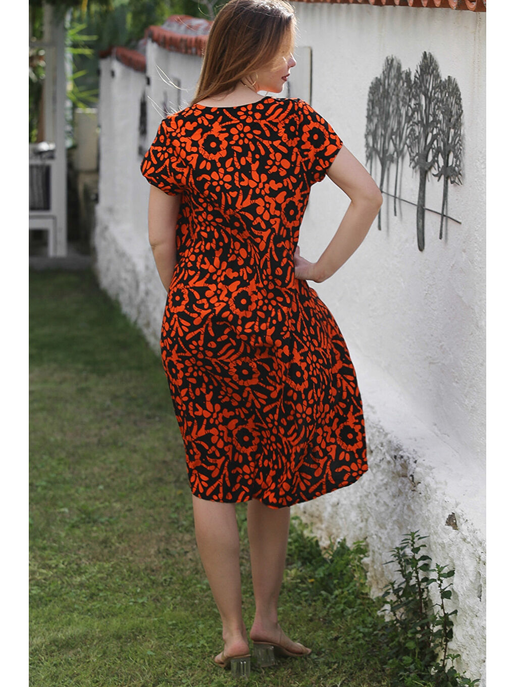 Siyah V Yaka Düşük Kol Allover Baskılı Casual Viskon Dokuma Elbise 115 66-4