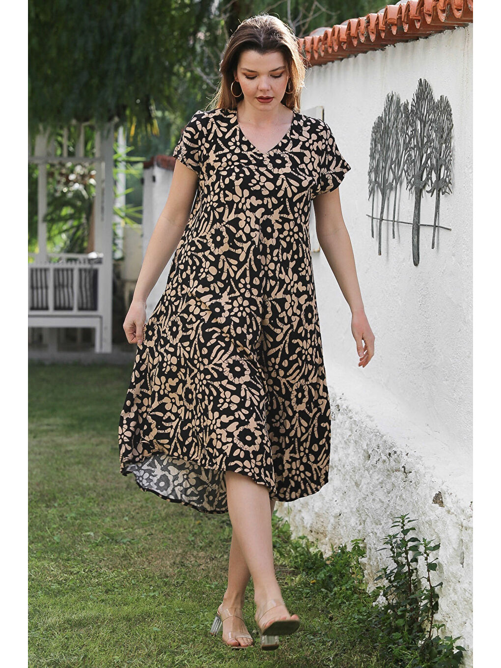 Siyah-Bej V Yaka Düşük Kol Allover Baskılı Casual Viskon Dokuma Elbise 115 66