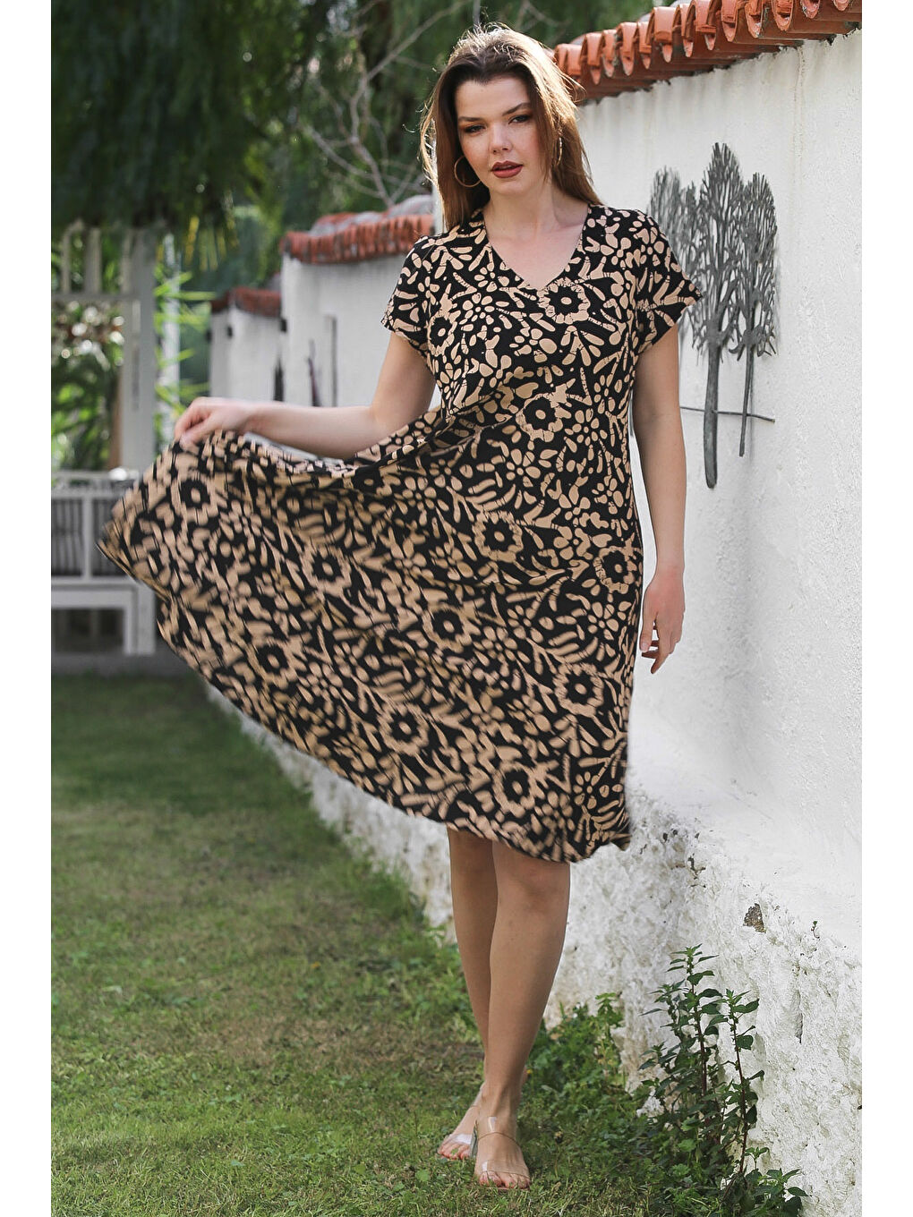 Siyah-Bej V Yaka Düşük Kol Allover Baskılı Casual Viskon Dokuma Elbise 115 66-4