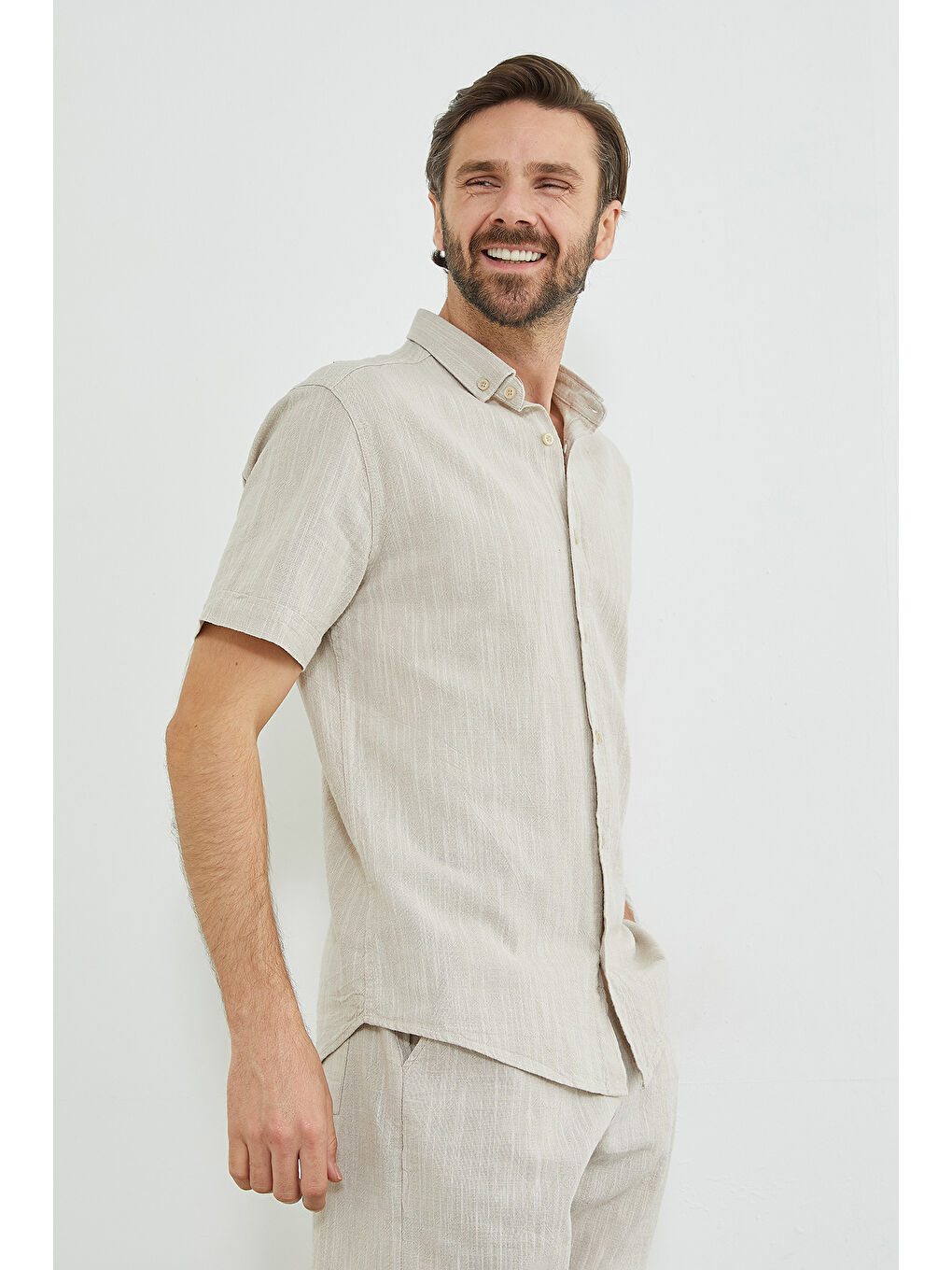 Bej Flamlı Düğmeli Keten Görünümlü Gömlek-4