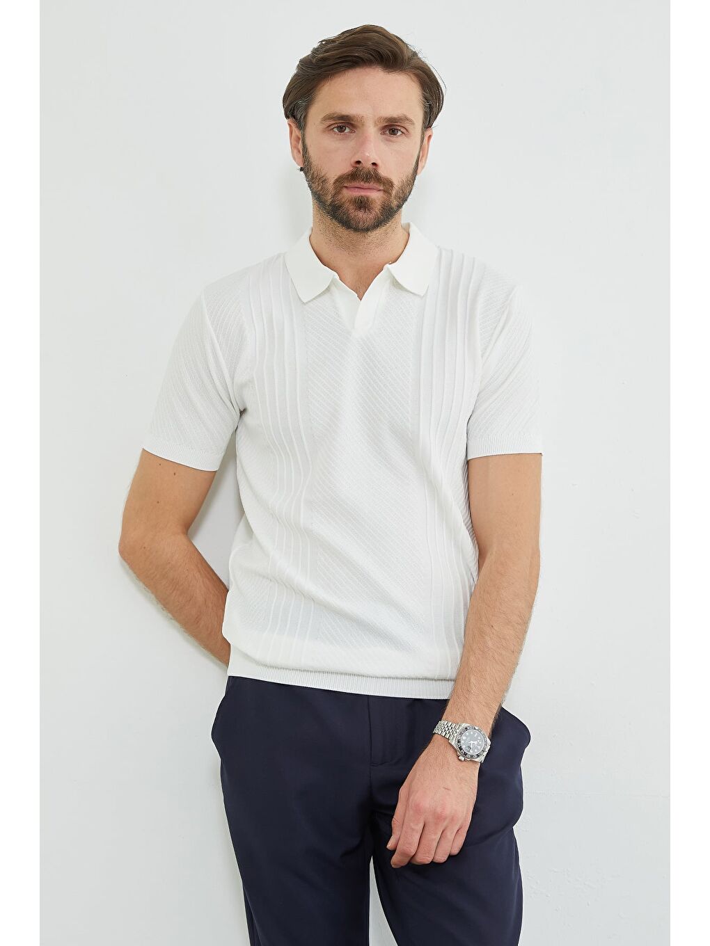 Beyaz Fitilli Apaş Yaka Triko Tişört