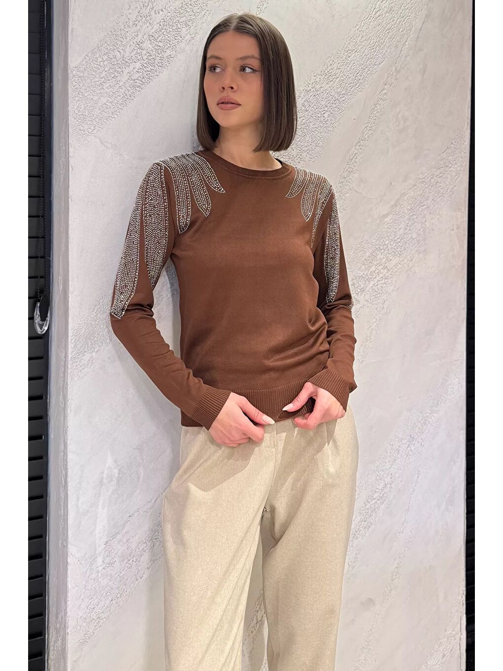 Kahverengi Taş İşlemeli Bisiklet Yaka Kadın Bluz