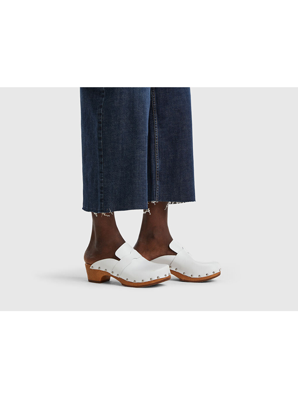 Kadın Beyaz Suni Deri Takunya