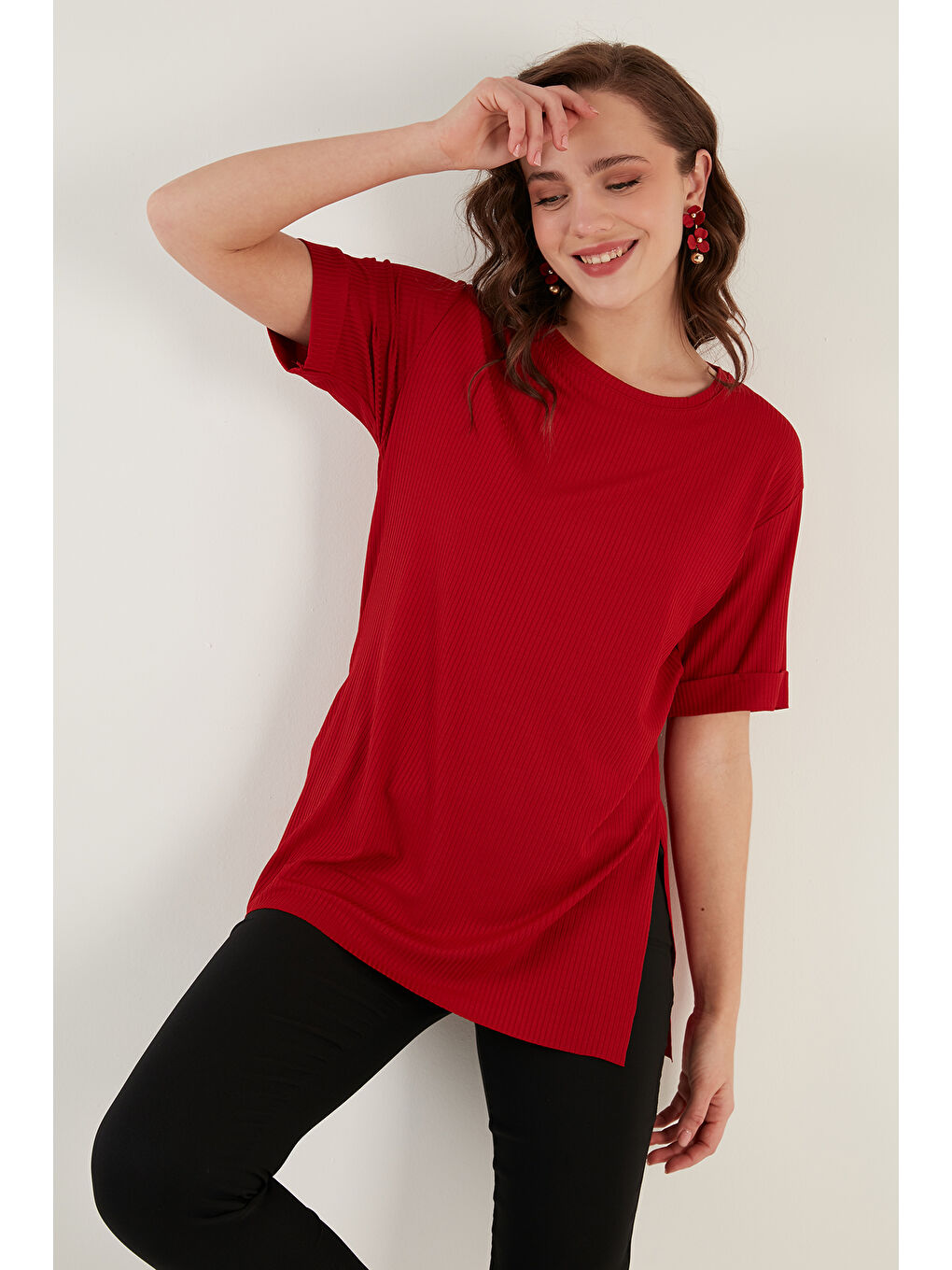 Kırmızı Oversize Bisiklet Yaka Yırtmaç Detaylı Kadın Bluz 5869000-1