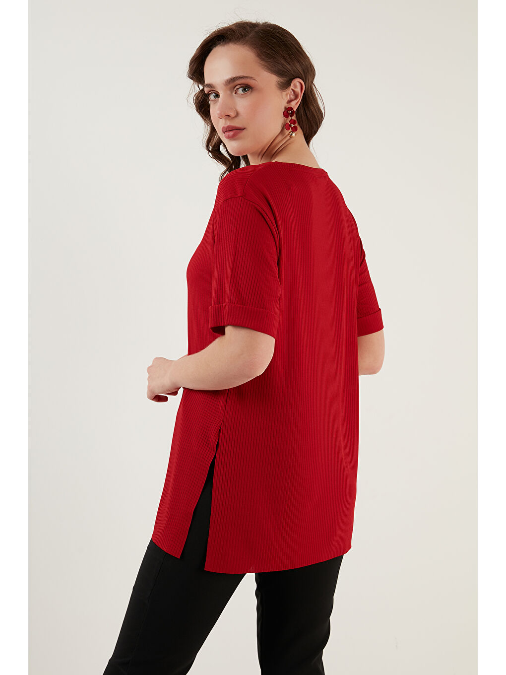 Kırmızı Oversize Bisiklet Yaka Yırtmaç Detaylı Kadın Bluz 5869000-4