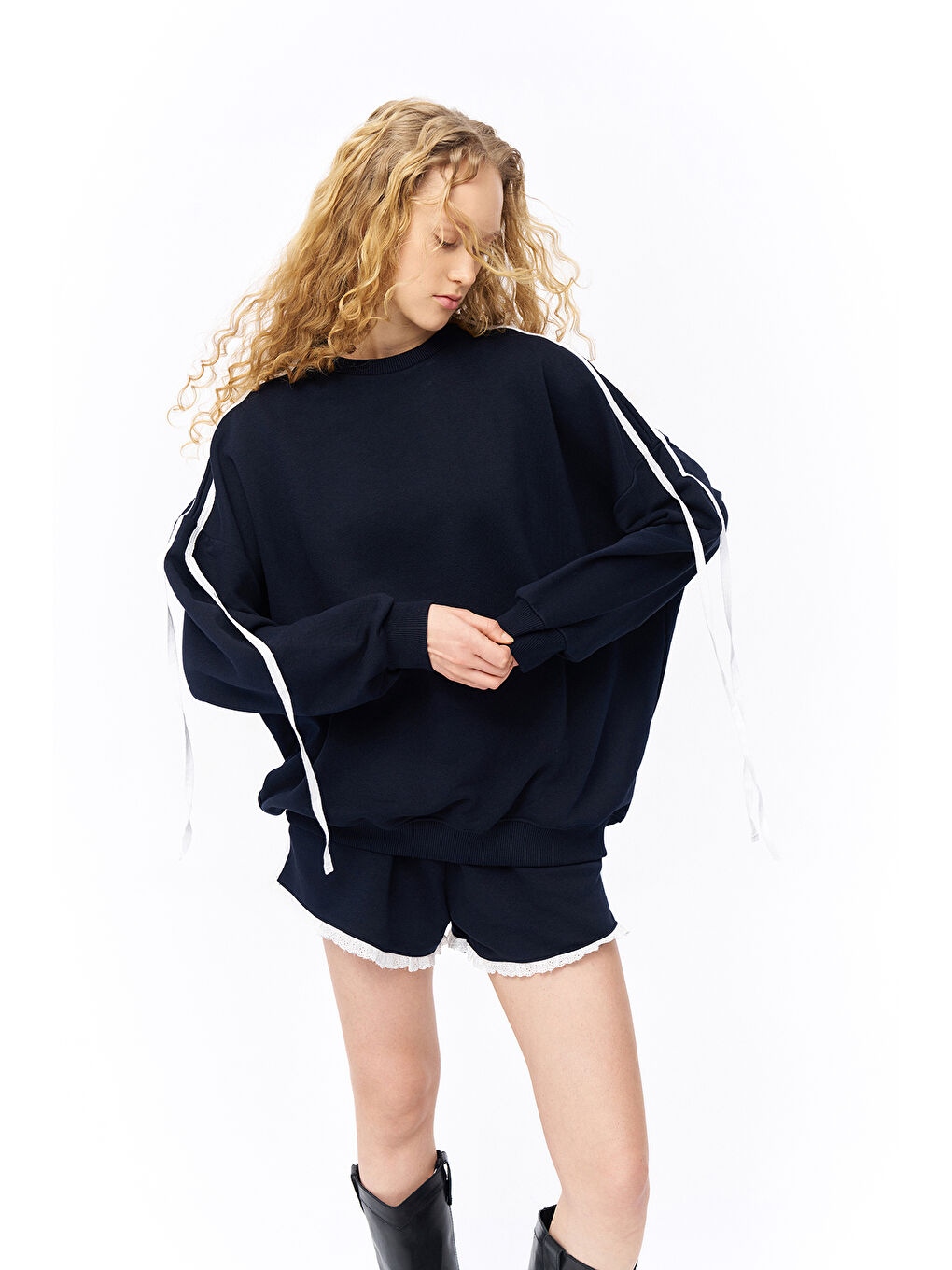 Kolları Şerit Detaylı Sweatshirt Lacivert