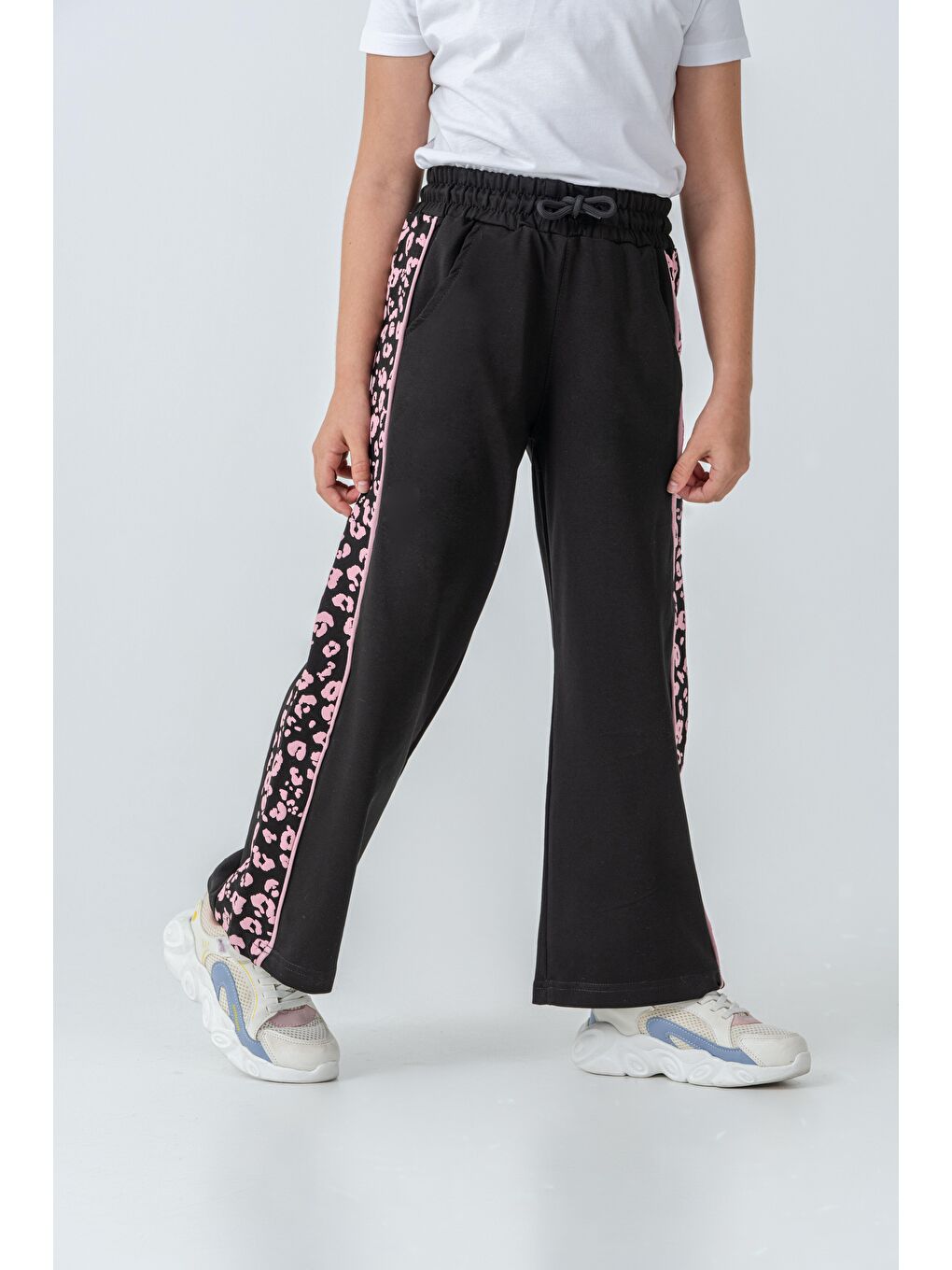 Siyah Yan İki Parça Boydan Baskılı Kız Çocuk Eşofman Altı-2