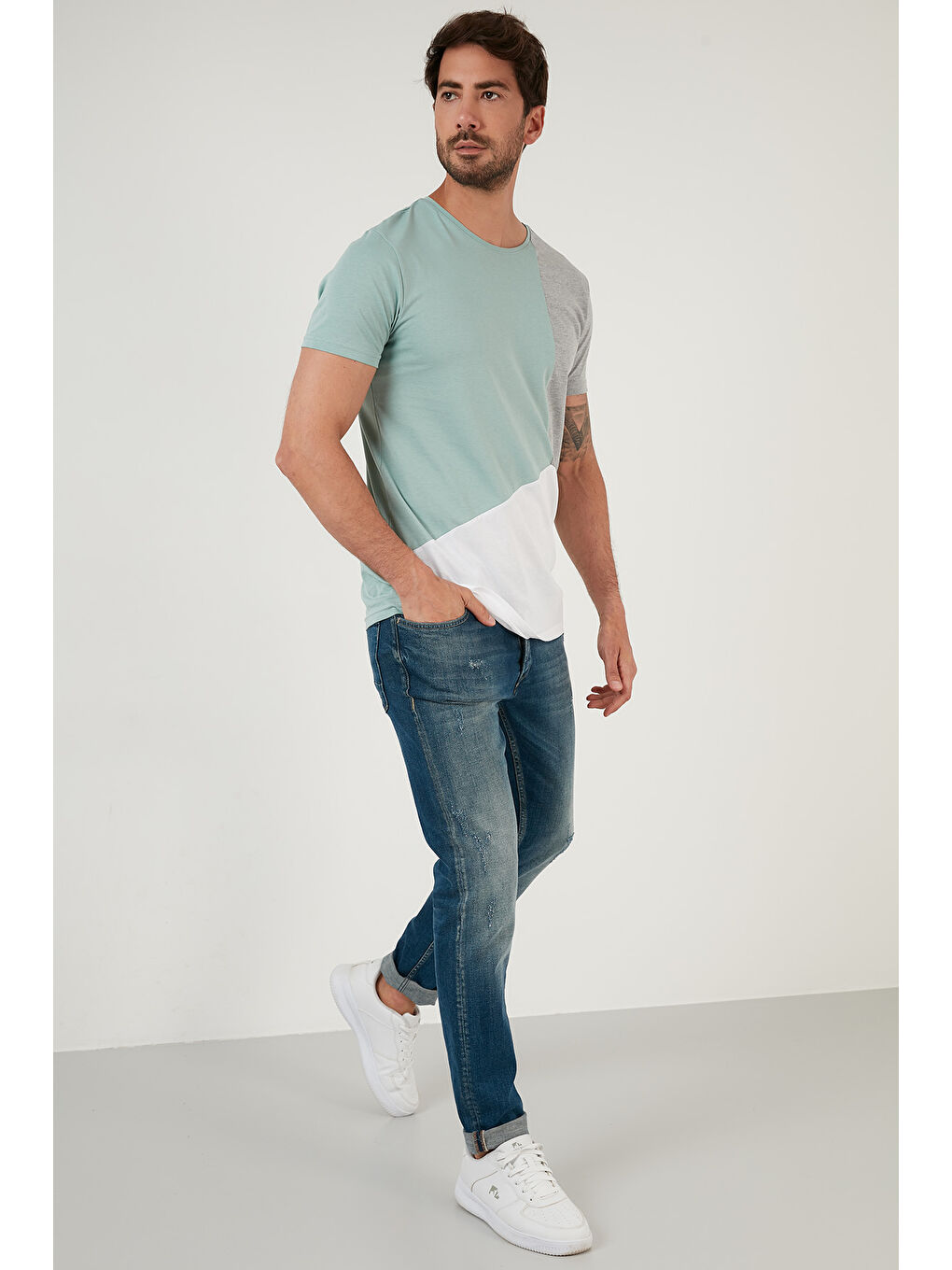 Beyaz Regular Fit Renk Bloklu Bisiklet Yaka %100 Pamuk Tişört 5902393-1