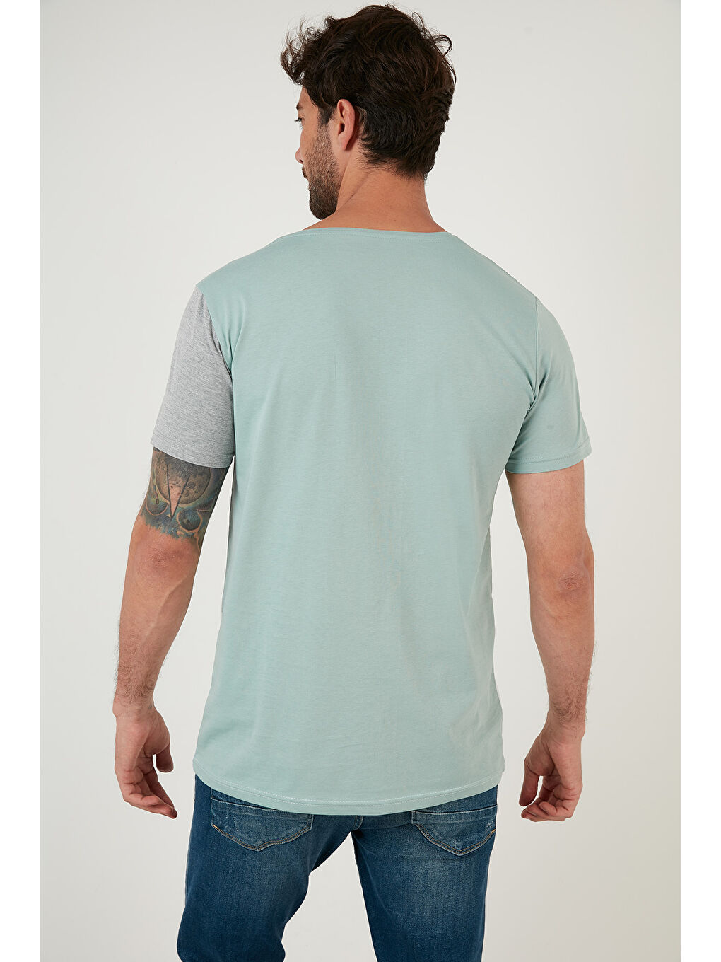 Beyaz Regular Fit Renk Bloklu Bisiklet Yaka %100 Pamuk Tişört 5902393-4