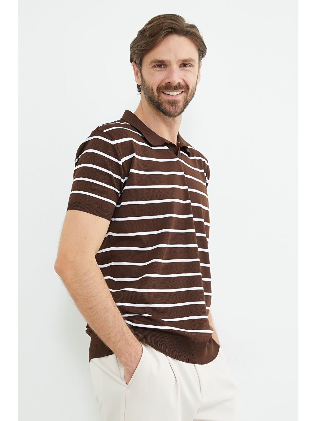 Kahverengi Çizgili Apaş Yaka Triko Tişört-3