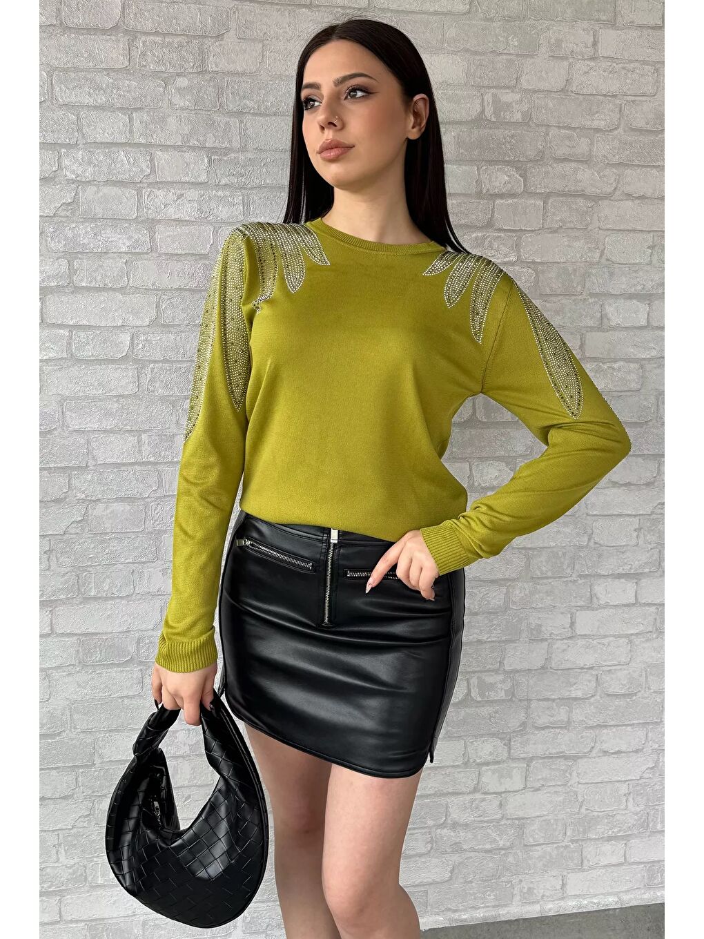 Yeşil Taş İşlemeli Bisiklet Yaka Kadın Bluz-1