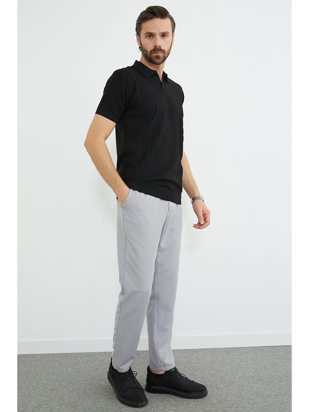 Siyah Fitilli Apaş Yaka Triko Tişört-1