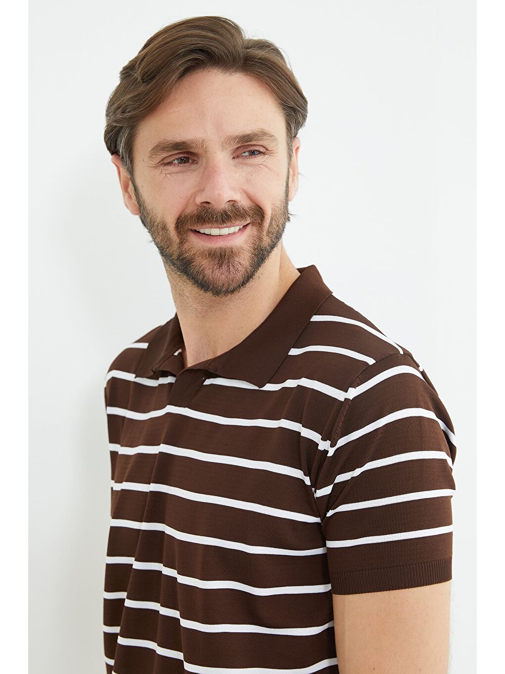 Kahverengi Çizgili Apaş Yaka Triko Tişört-4