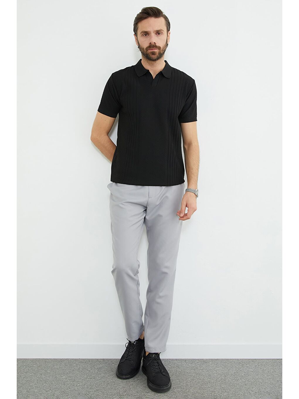 Siyah Fitilli Apaş Yaka Triko Tişört-2