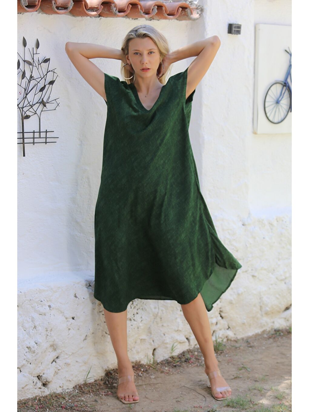 Koyu Yeşil V Yaka Kısa Kol Allover Baskılı Dokuma Casual Elbise