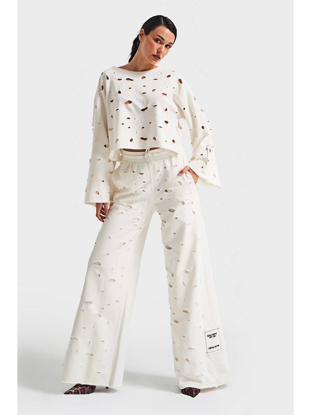 Kadın Ekru Renk Örme Kumaş Yırtık Detaylı Tasarım Sweatshirt-2