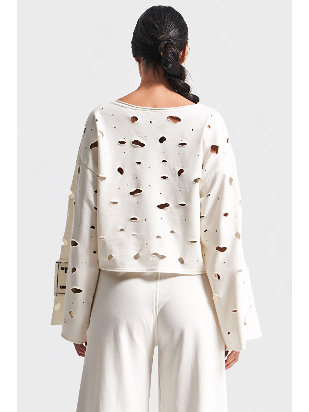 Kadın Ekru Renk Örme Kumaş Yırtık Detaylı Tasarım Sweatshirt-1