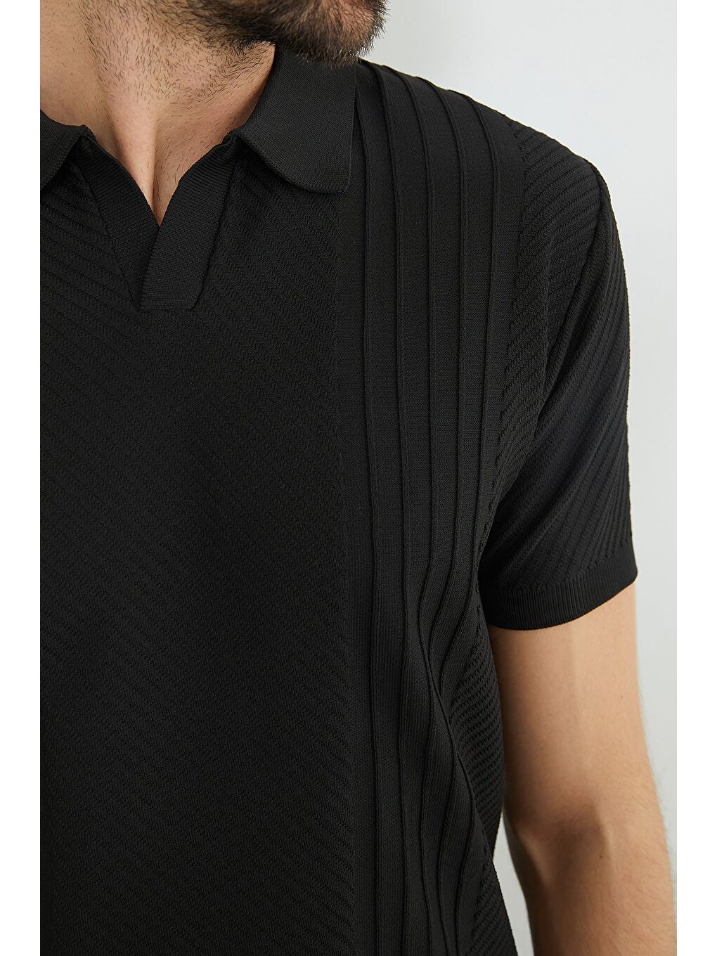 Siyah Fitilli Apaş Yaka Triko Tişört-4