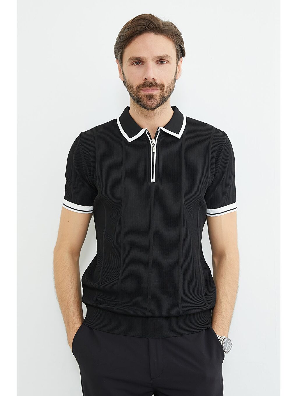 Siyah Çizgili Yarım Fermuarlı Polo Yaka Triko Tişört-1