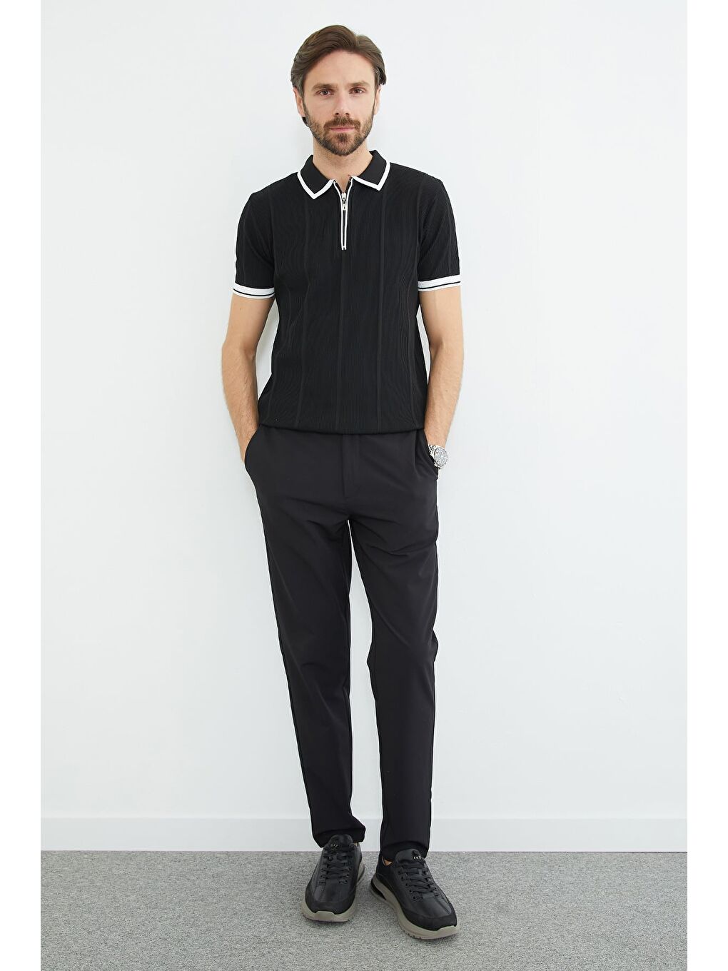 Siyah Çizgili Yarım Fermuarlı Polo Yaka Triko Tişört-4