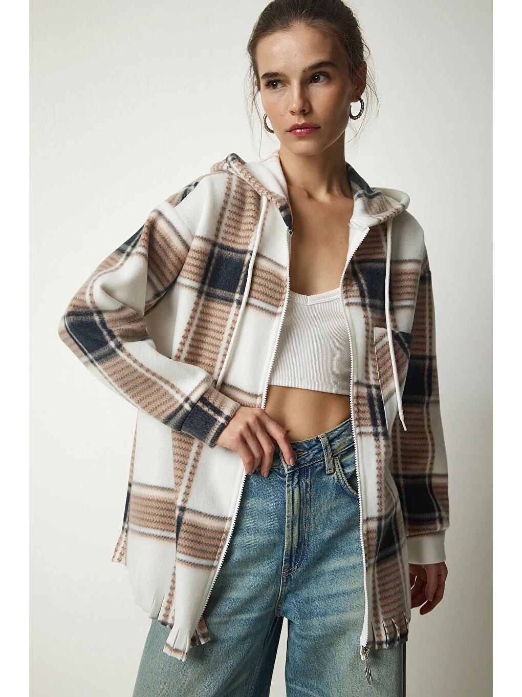 Kadın Ekru Bisküvi Kapüşonlu Önü Fermuarlı Püsküllü Polar Sweatshirt HZL24W-BD138611-1