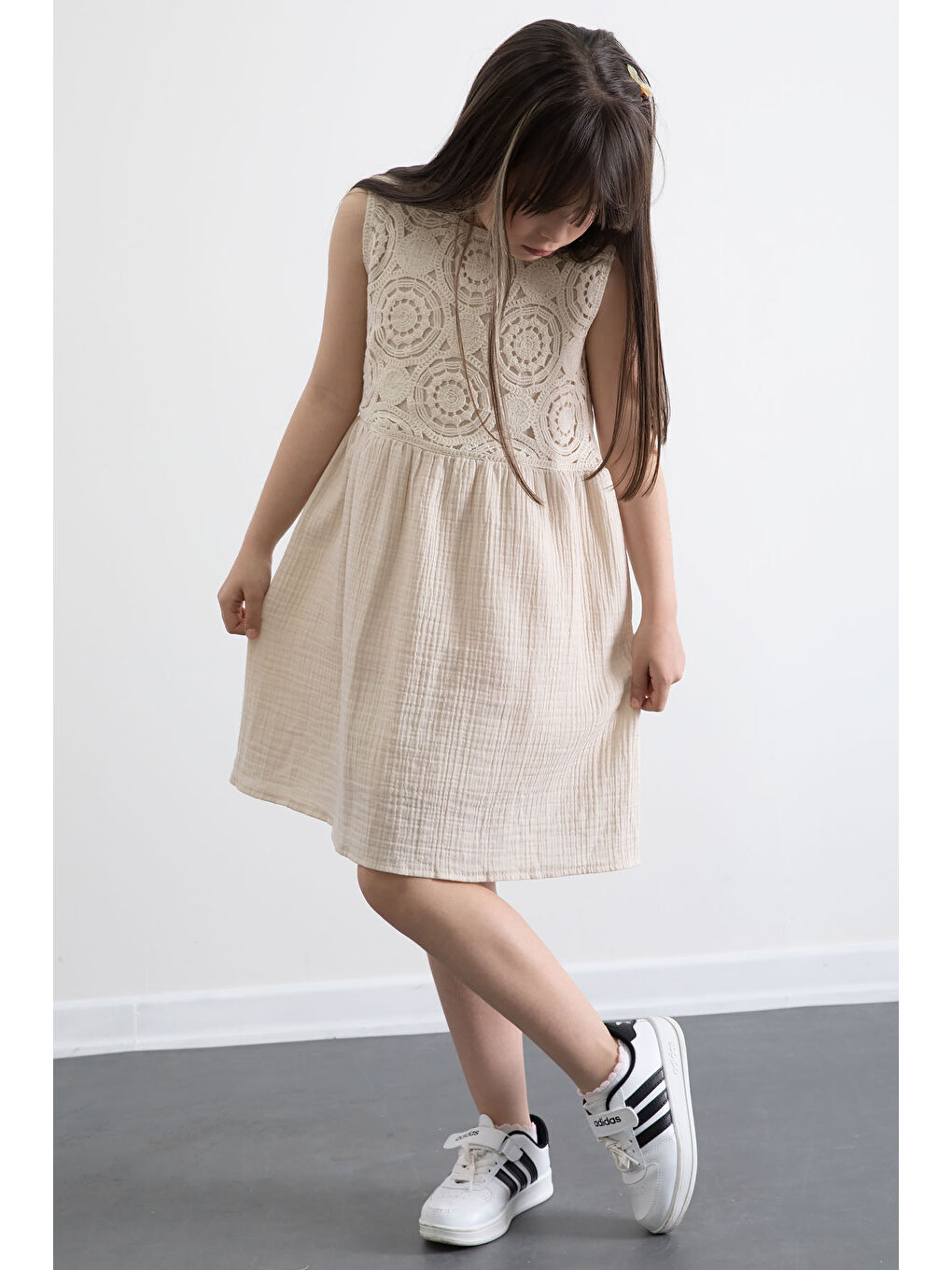 Ekru Krem Dantel İşlemeli Müslin Kız Çocuk Elbise 20779-1