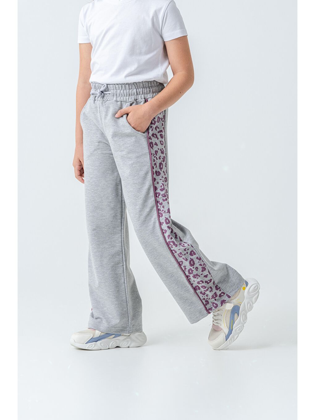 Gri Yan İki Parça Boydan Baskılı Kız Çocuk Eşofman Altı-1