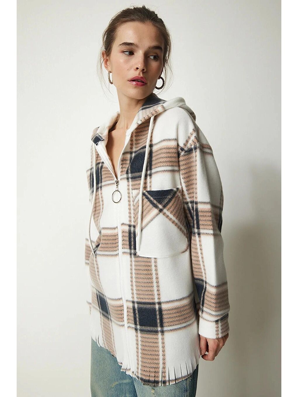 Kadın Ekru Bisküvi Kapüşonlu Önü Fermuarlı Püsküllü Polar Sweatshirt HZL24W-BD138611-3