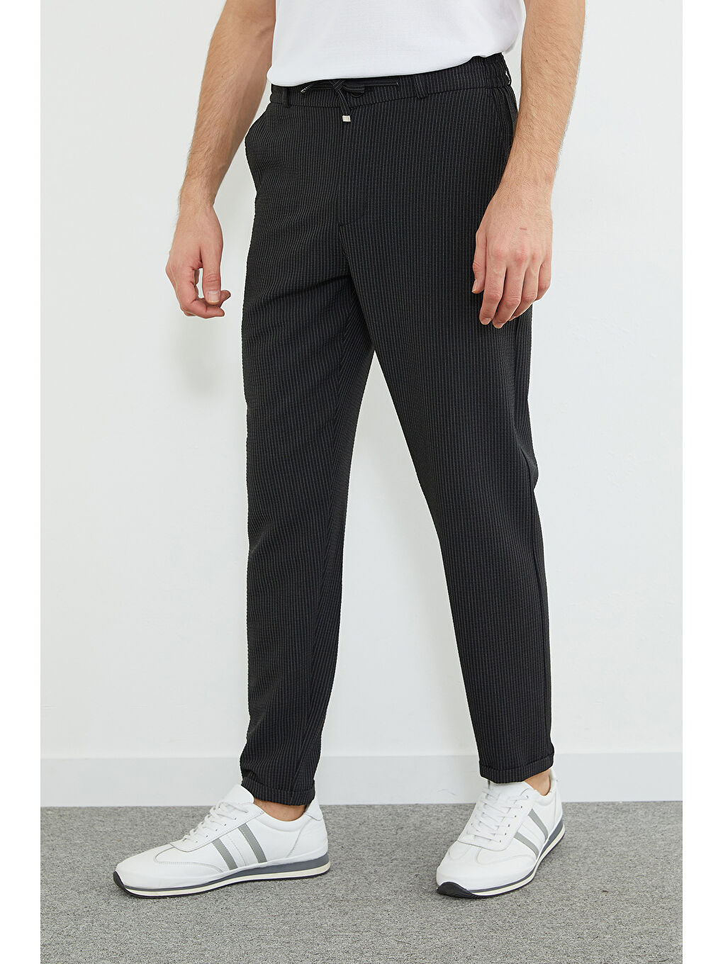 Siyah Çizgili Duble Paça Beli Bağlamalı Pantolon-1