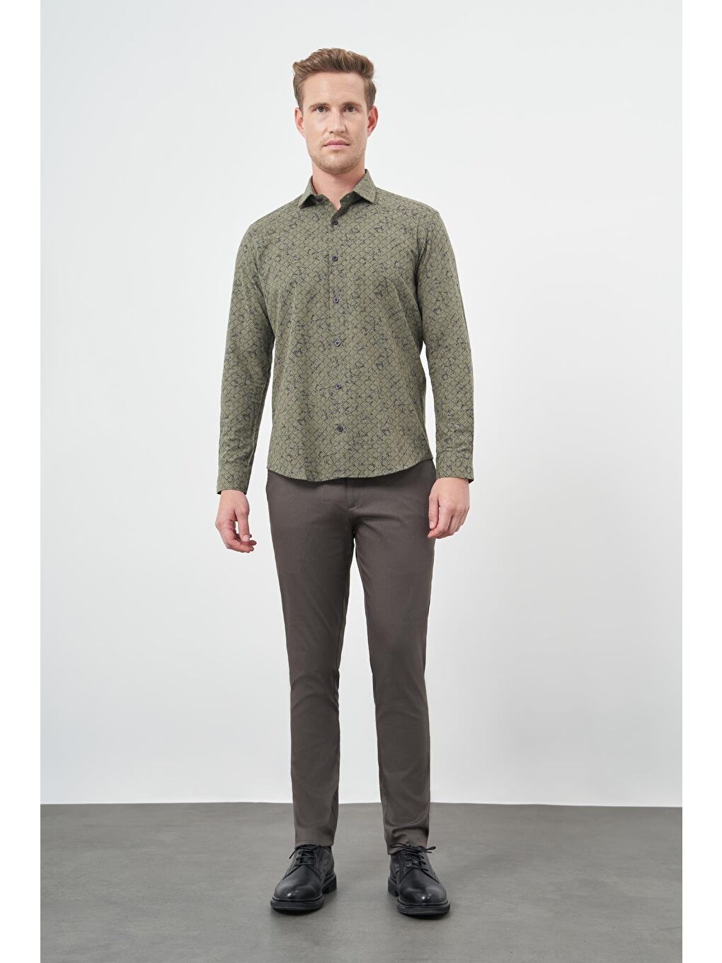 Koyu Haki Uzun Kol Yarım İtalyan Yaka Cepsiz Pamuklu Classic Slim Fit Gömlek 1004245222-1