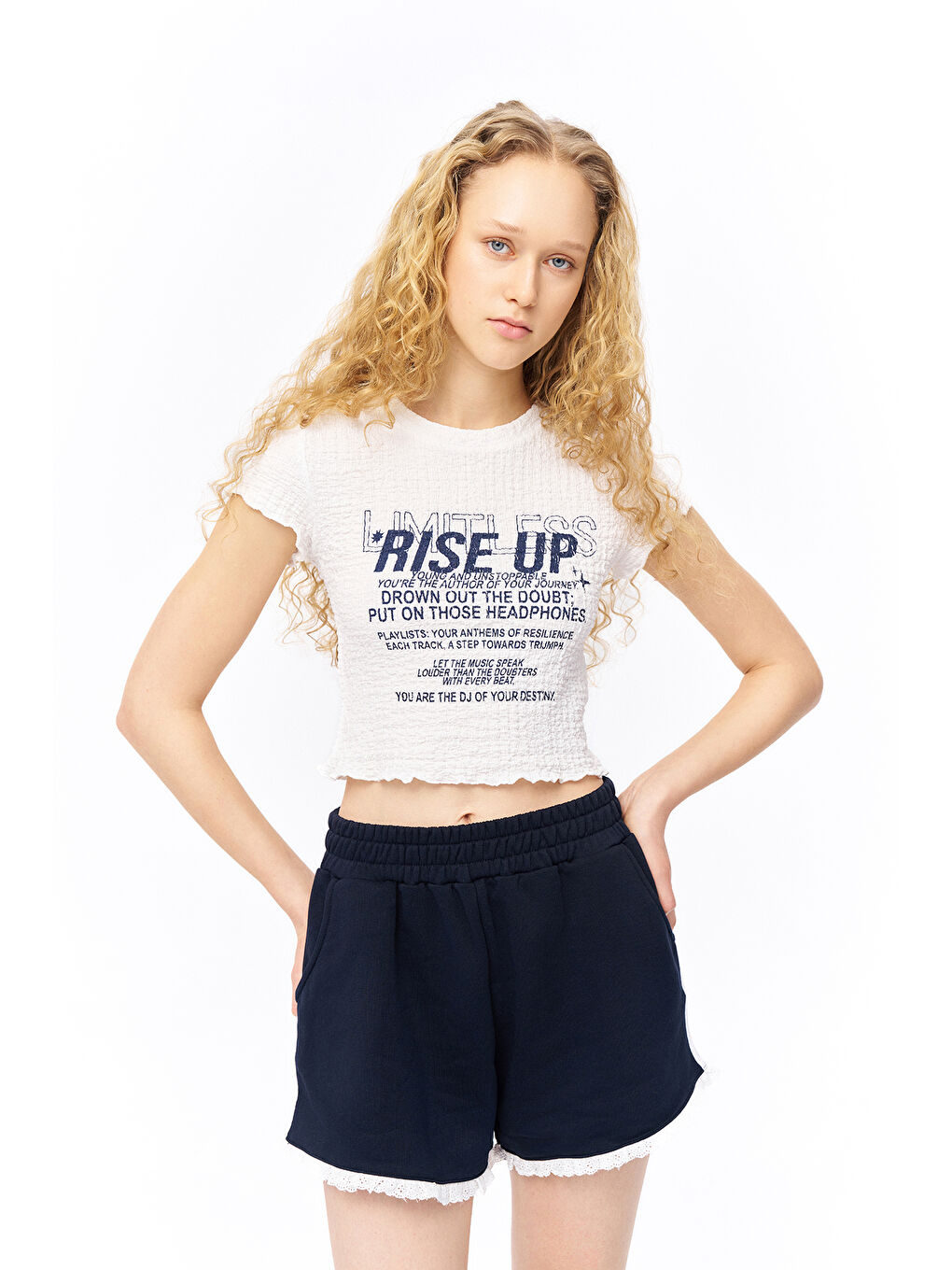 Baskılı Kırışık Dokulu Crop Tişört Ekru-3