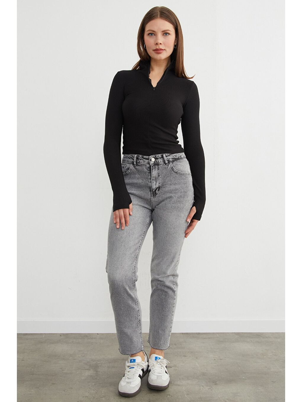 Siyah Fitilli Fermuarlı Dik Yaka Bluz-1