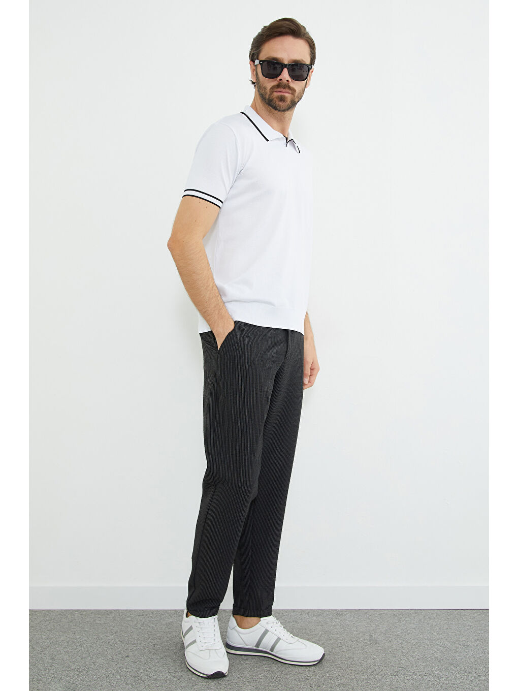 Siyah Çizgili Duble Paça Beli Bağlamalı Pantolon-3