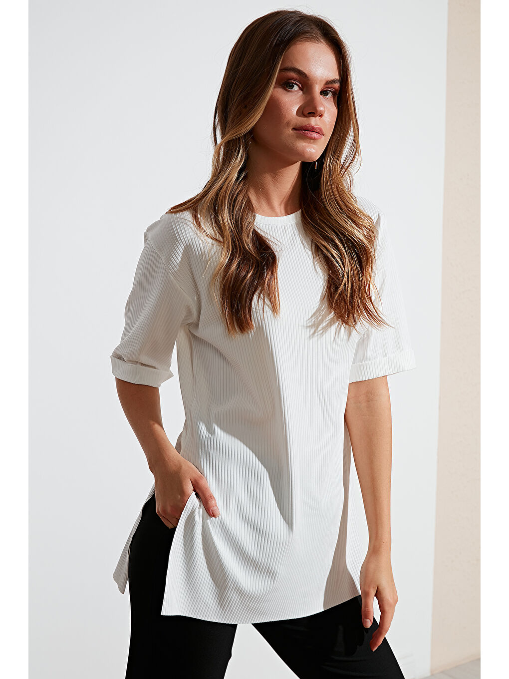 Ekru Oversize Bisiklet Yaka Yırtmaç Detaylı Bluz 5869000-1