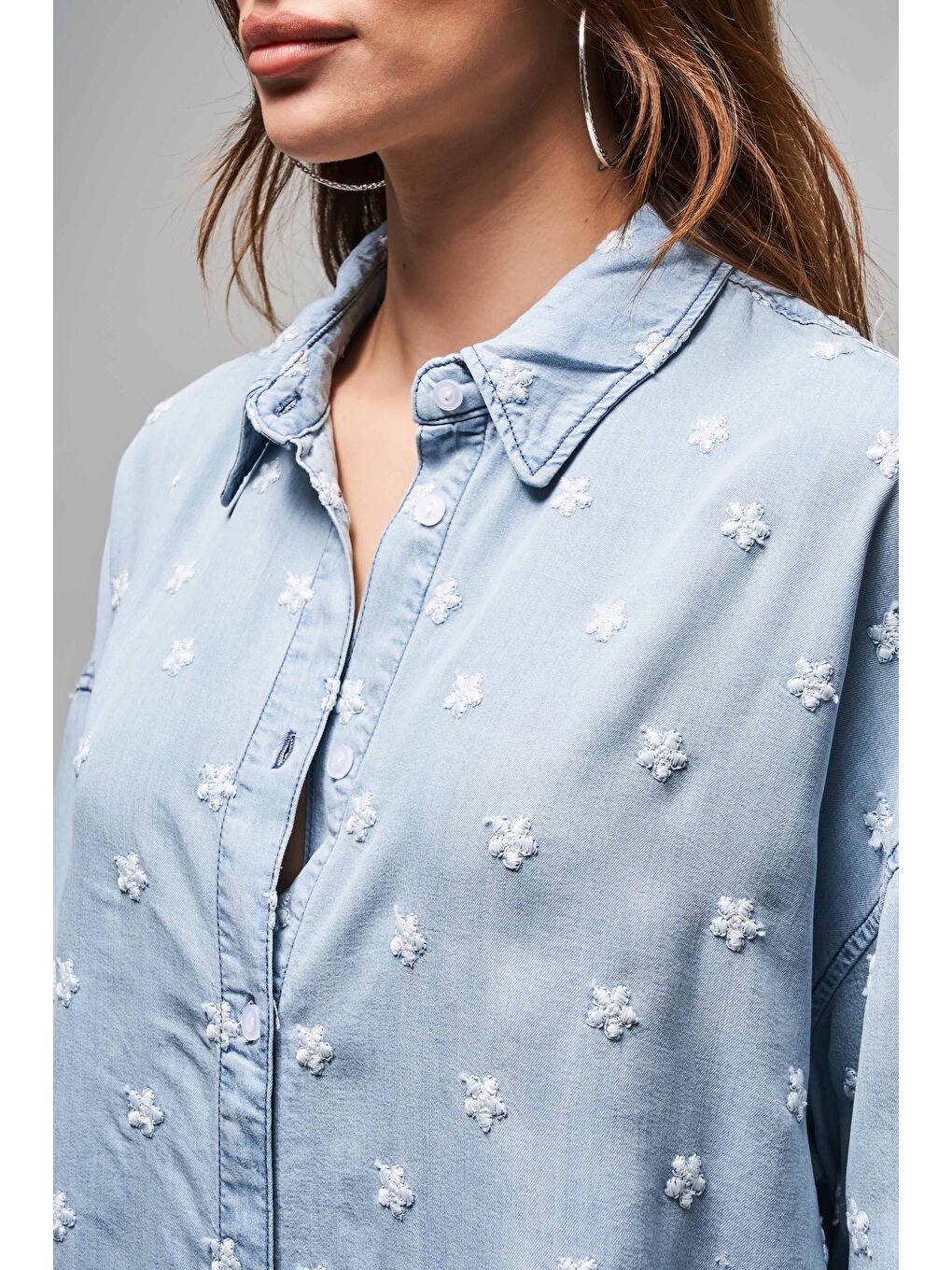 Mavi Kadın Snow Jean Rengi 1S5-3 Çiçek Nakışlı Oversize Tasarım Denim Gömlek-2