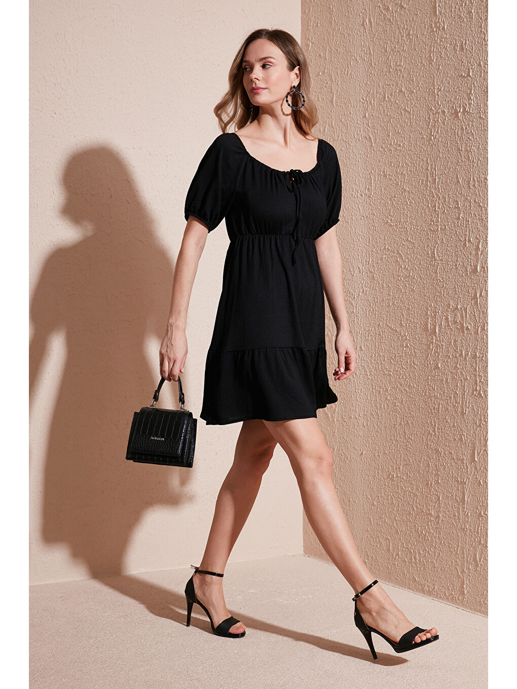 Siyah Önü Büzgülü Balon Kollu Mini Elbise 5869005-3