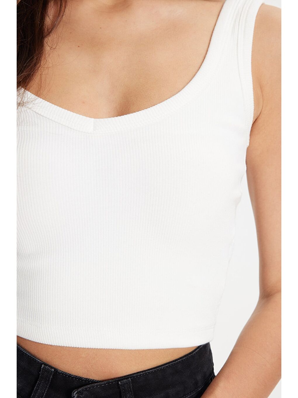 Kadın Slim Fit Dar Kesim Pamuklu Fitilli Görünümlü Kalın Askılı Ekru Bluz Atlet-3