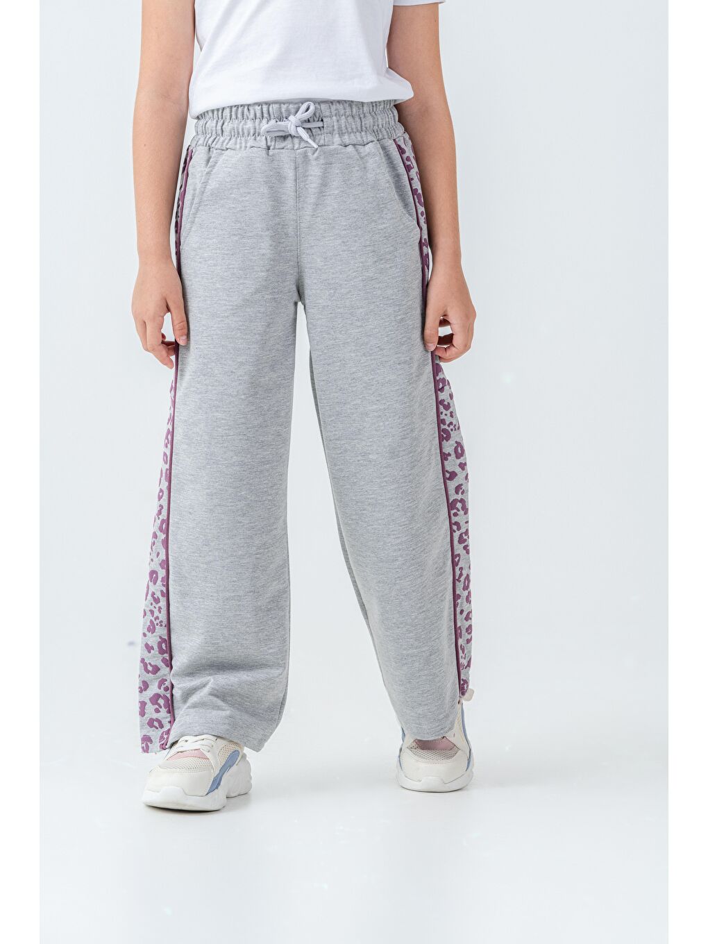 Gri Yan İki Parça Boydan Baskılı Kız Çocuk Eşofman Altı-2