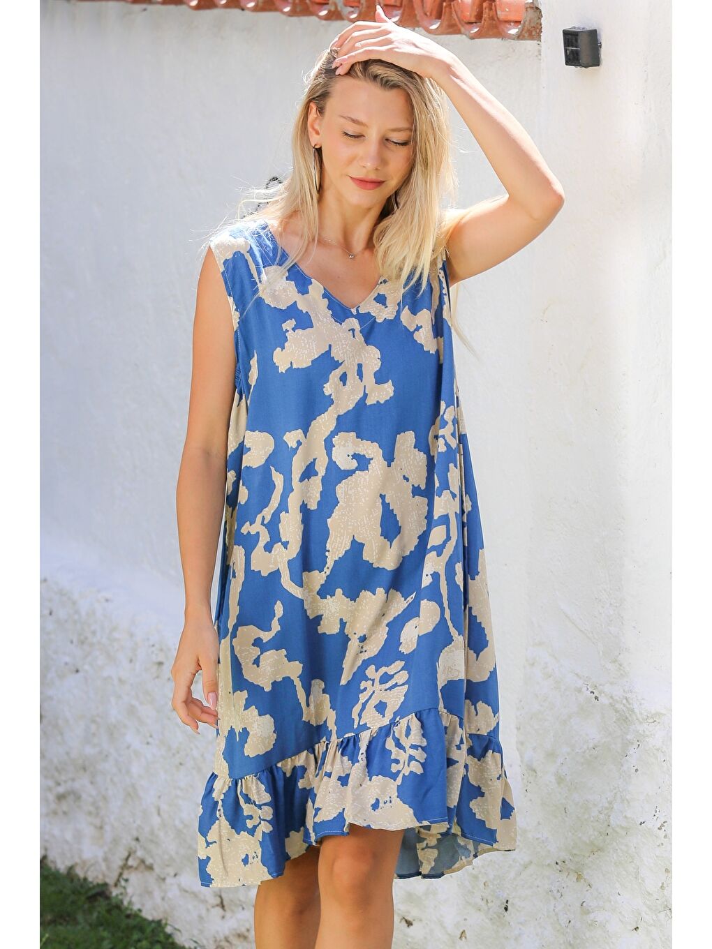 Mavi-Bej V Yaka Kolsuz Etek Ucu Fırfırlı Dokuma Casual Elbise-1