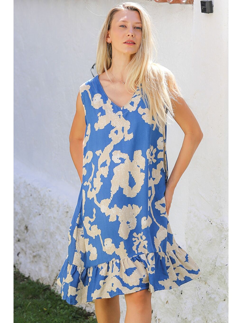 Mavi-Bej V Yaka Kolsuz Etek Ucu Fırfırlı Dokuma Casual Elbise-2