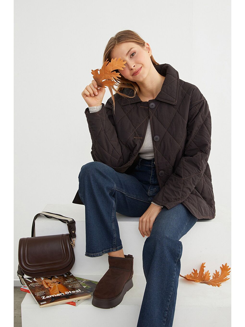 Kahverengi Baklava Desen Kapitone Oversize Düğmeli Mont-1