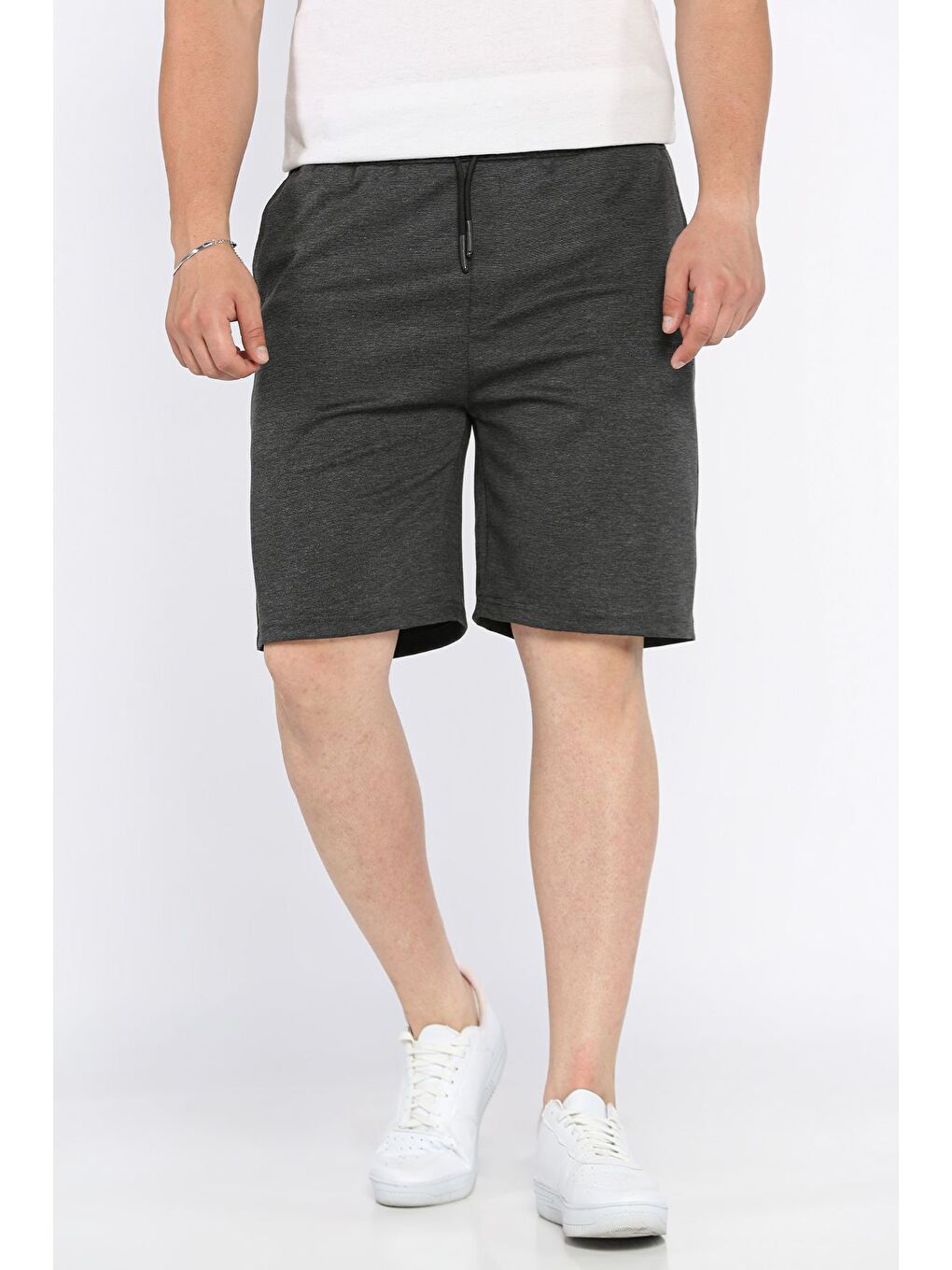 Siyah Yazı Baskılı Erkek Şort