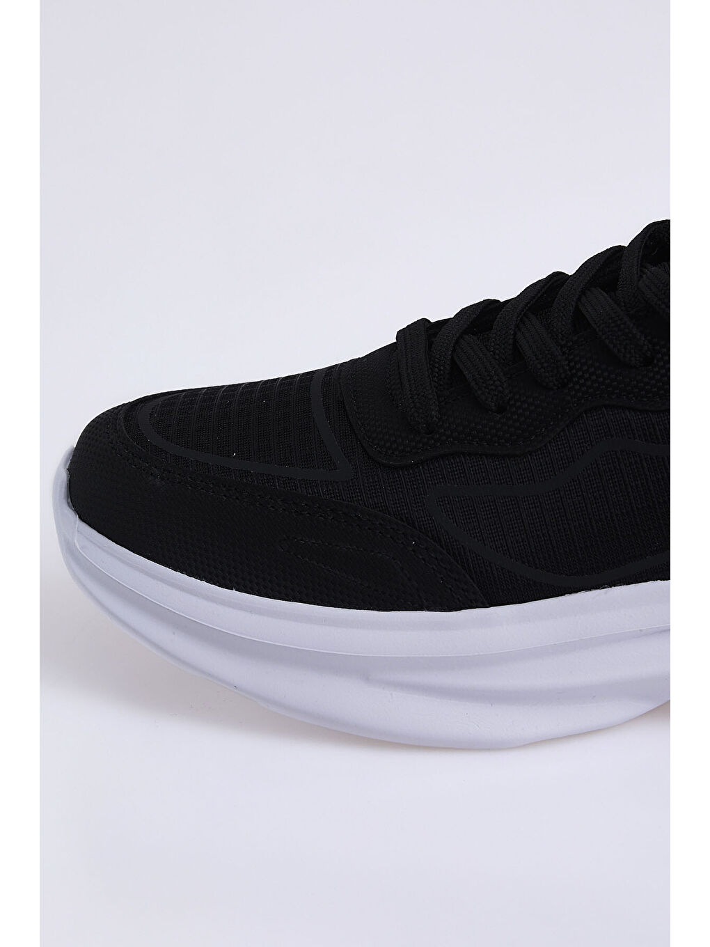 Siyah-Beyaz Yüksek Tabanlı Bağcıklı Fileli Nefes Alan Erkek Spor Ayakkabı -89128-4