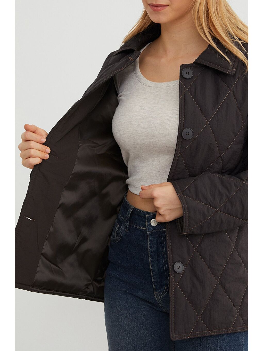 Kahverengi Baklava Desen Kapitone Oversize Düğmeli Mont-2