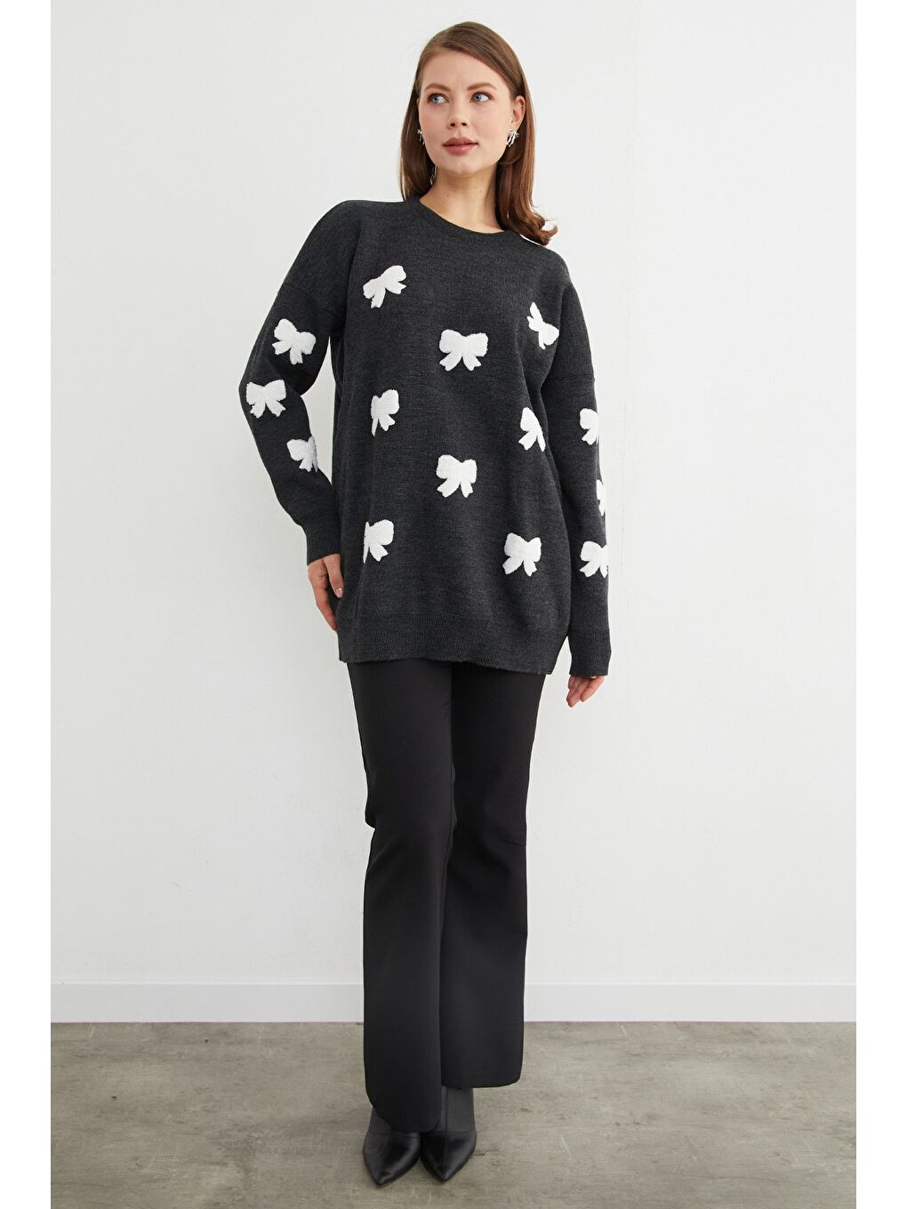 Antrasit Kurdele Nakışlı Bisiklet Yaka Oversize Triko Kazak-1