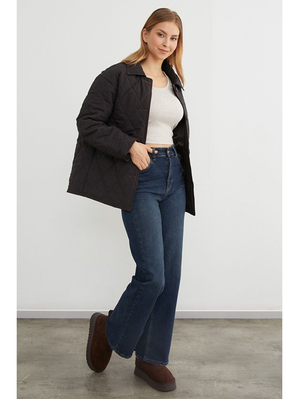 Kahverengi Baklava Desen Kapitone Oversize Düğmeli Mont-4