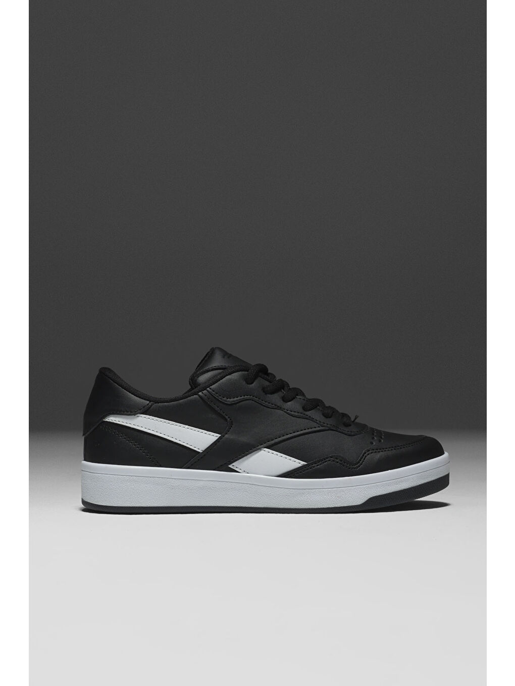 Unisex Siyah Beyaz Rahat Kalıp Termo Taban Bağcıklı Spor Ayakkabı